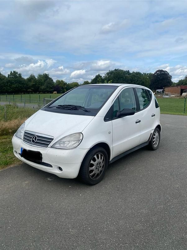 Weiß Gebraucht 1998 Mercedes A140 Kleinwagen | 1.450 € (Fairer Preis) - Bild 1/4