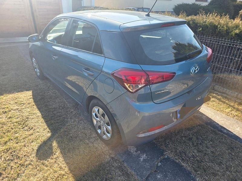 Gebraucht Hyundai i20 Trend 84 PS (61 kW) 2015 Blau Kleinwagen