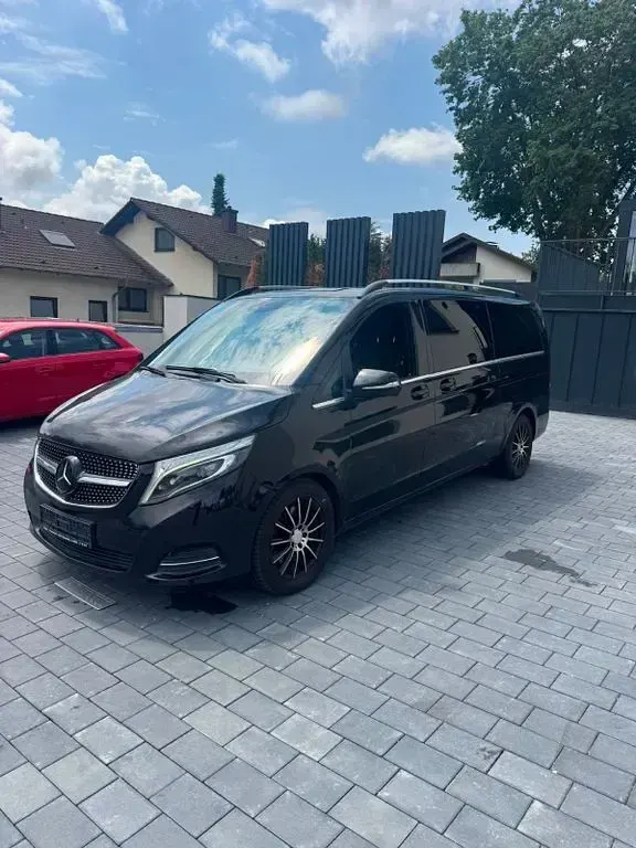 Gebraucht Mercedes V220 Avantgarde 163 PS (119 kW) 2017 Braun Van / Kleinbus