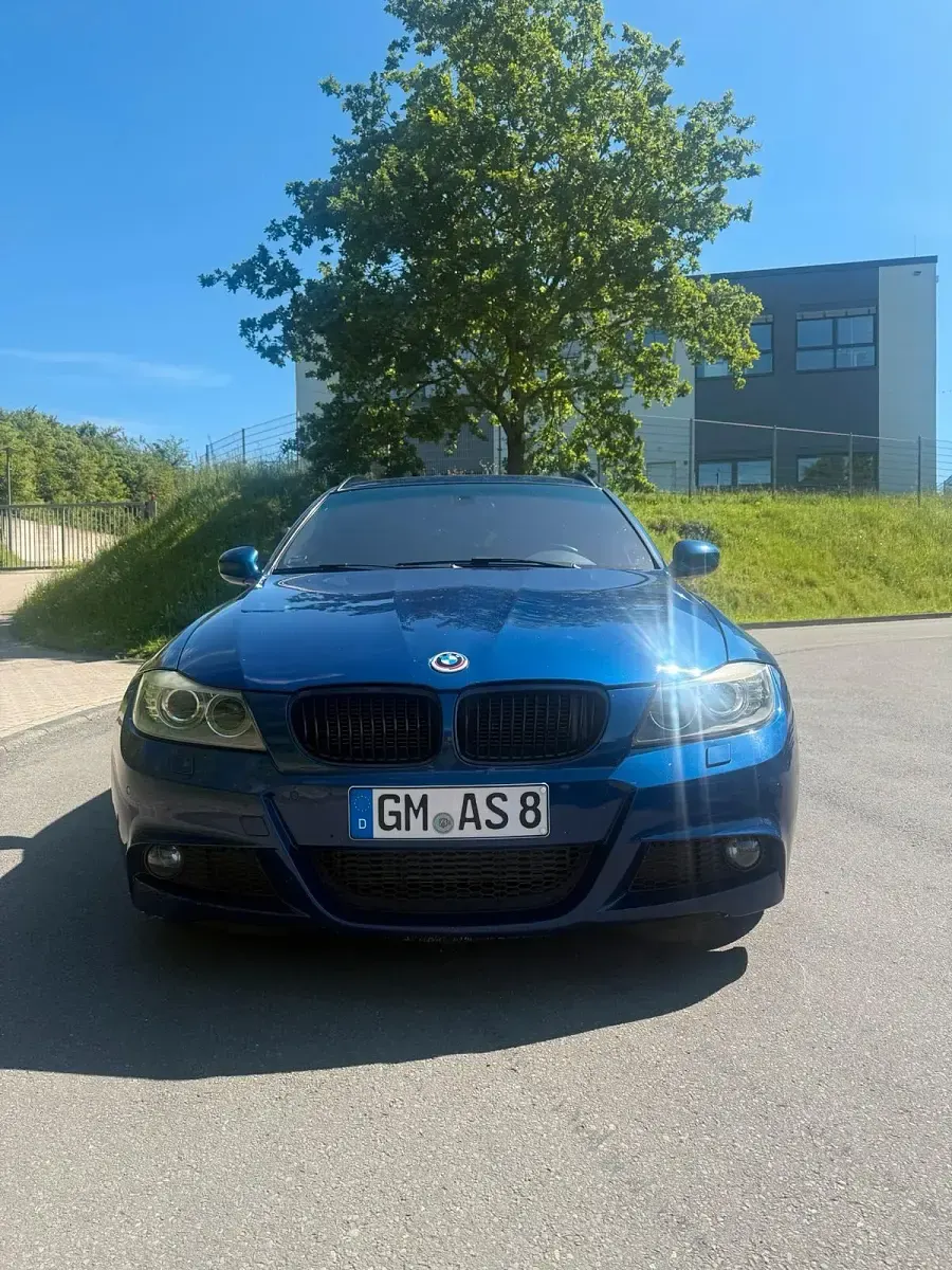 Gebraucht BMW 320 184 PS (135 kW) 2010 Blau Kombi