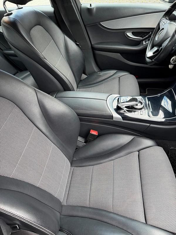 Second-hand Mercedes C220 170 CP (125 kW) 2014 Negru Berlinǎ