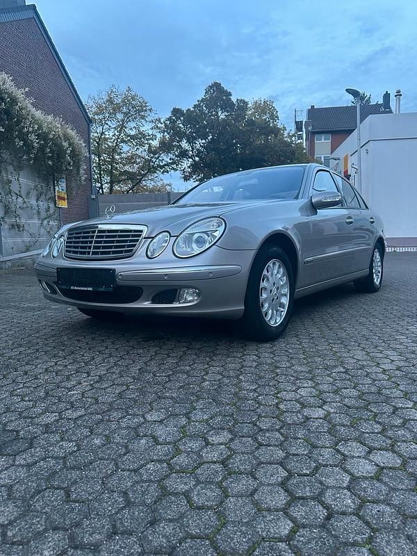 Braun Gebraucht 2004 Mercedes E240 Limousine | 2.950 € (Superpreis) - Bild 1/4