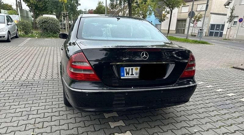 Schwarz Gebraucht 2005 Mercedes E280 Limousine | 2.999 € (Guter Preis) - Bild 1/4