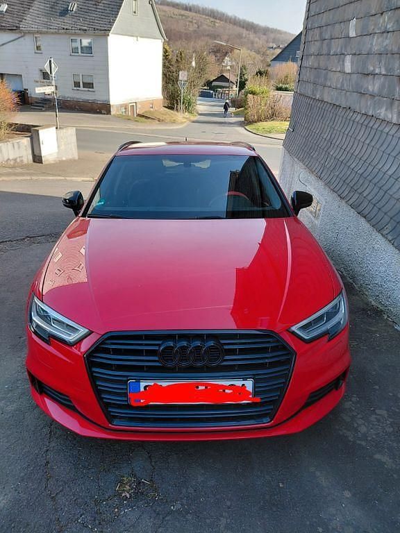 Gebraucht Audi A3 Sport 150 PS (110 kW) 2019 Rot Limousine