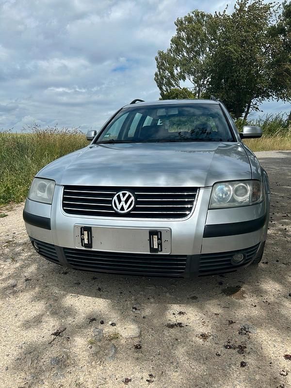 Silber Gebraucht 2002 VW Passat Kombi | 2.850 € (Teuer) - Bild 1/4