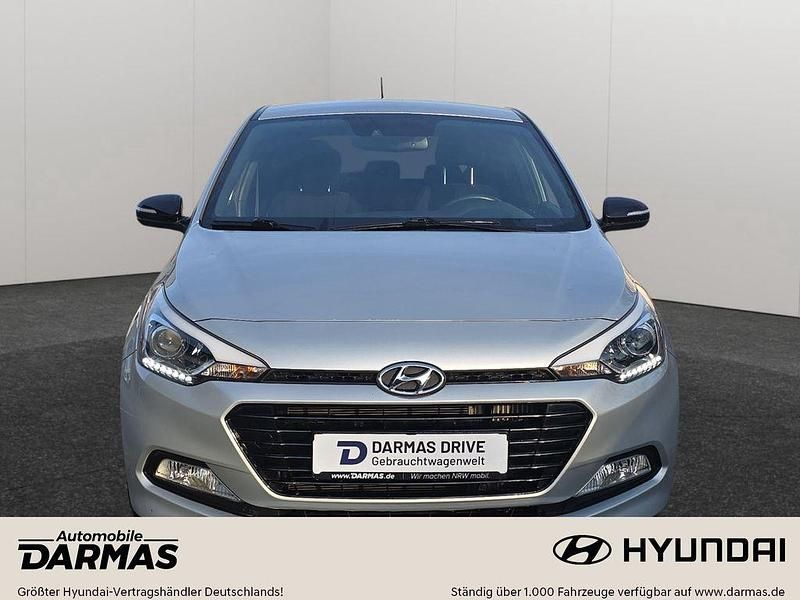 Gebraucht Hyundai i20 Passion Plus 101 PS (74 kW) 2018 Silber Limousine