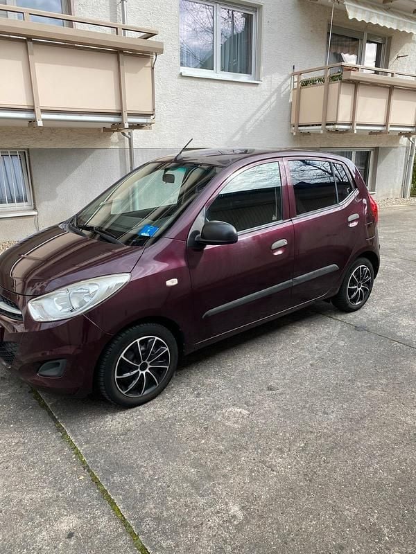 Gebraucht Hyundai i10 69 PS (50 kW) 2012 Violet Kleinwagen