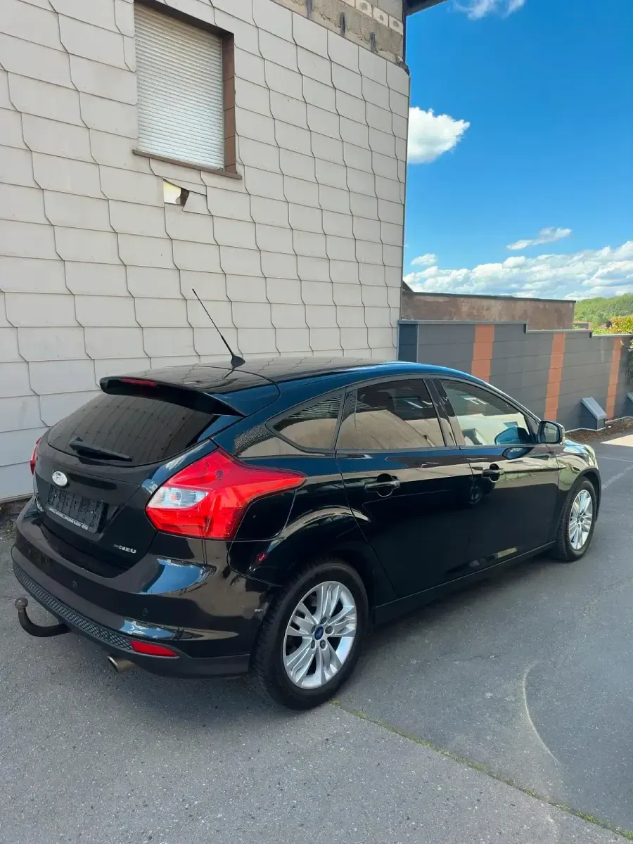 Gebraucht Ford Focus 150 PS (110 kW) 2011 Schwarz Kleinwagen