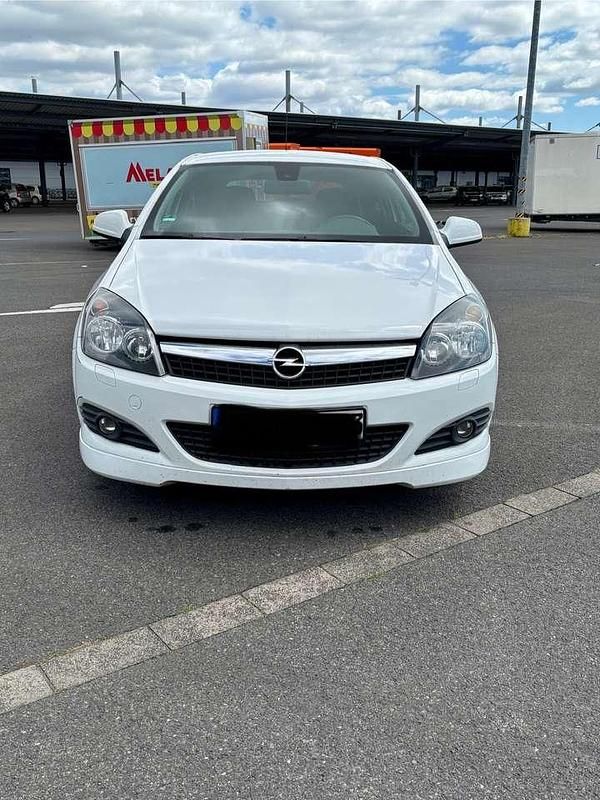 Gebraucht Opel Astra Edition 116 PS (85 kW) 2010 Weiß Kleinwagen