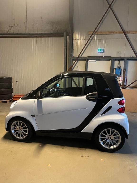 Weiß Gebraucht 2012 Smart ForTwo Cabrio Pure Cabrio | 4.444 € (Fairer Preis) - Bild 1/4