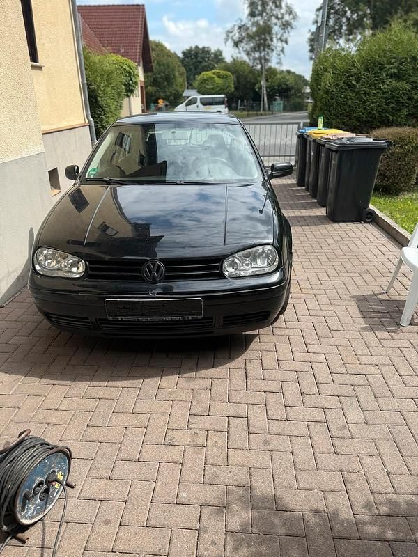 Schwarz Gebraucht 2003 VW Golf IV Kleinwagen | 350 € (Superpreis) - Bild 1/3