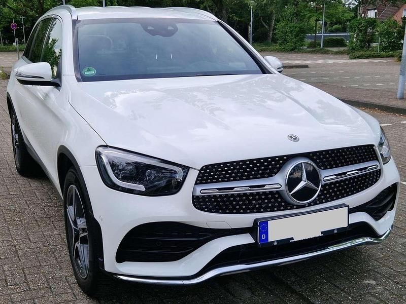 Weiß Gebraucht 2020 Mercedes GLC200 AMG line SUV | 38.900 € (Fairer Preis) - Bild 1/4