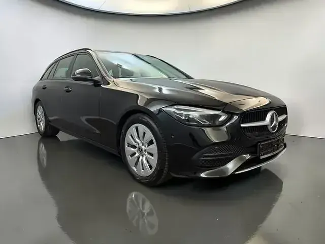 Gebraucht Mercedes C220 200 PS (147 kW) 2023 Schwarz Limousine