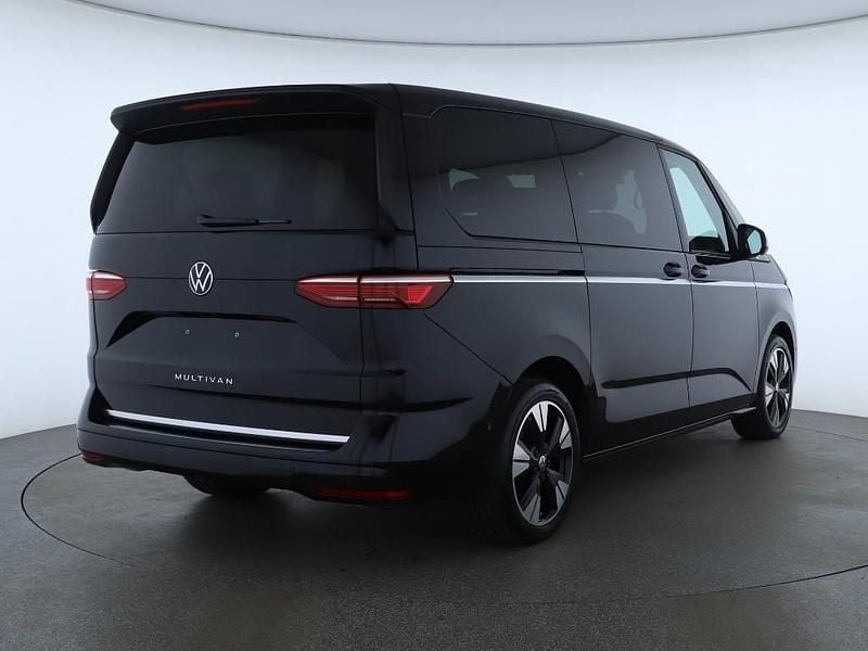 Gebraucht VW Multivan Style 150 PS (110 kW) 2024 Schwarz Van
