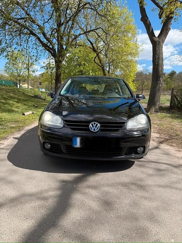 Usata VW Golf V 105 CV (77 kW) 2007 Nero Utilitaria