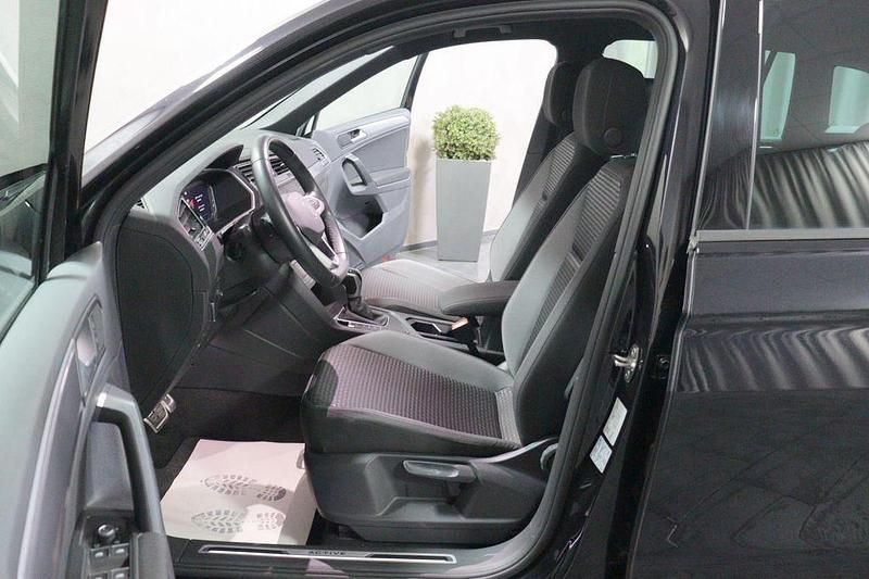Gebraucht VW Tiguan Active 245 PS (180 kW) 2022 Deep black perleffekt metalli SUV