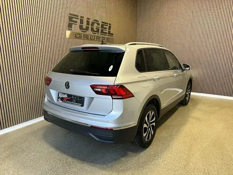 Używany VW Tiguan Active 150 KM (110 kW) 2021 Srebrny SUV