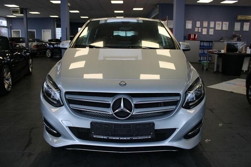 Gebraucht Mercedes B220 184 PS (135 kW) 2016 Silber Van / Kleinbus