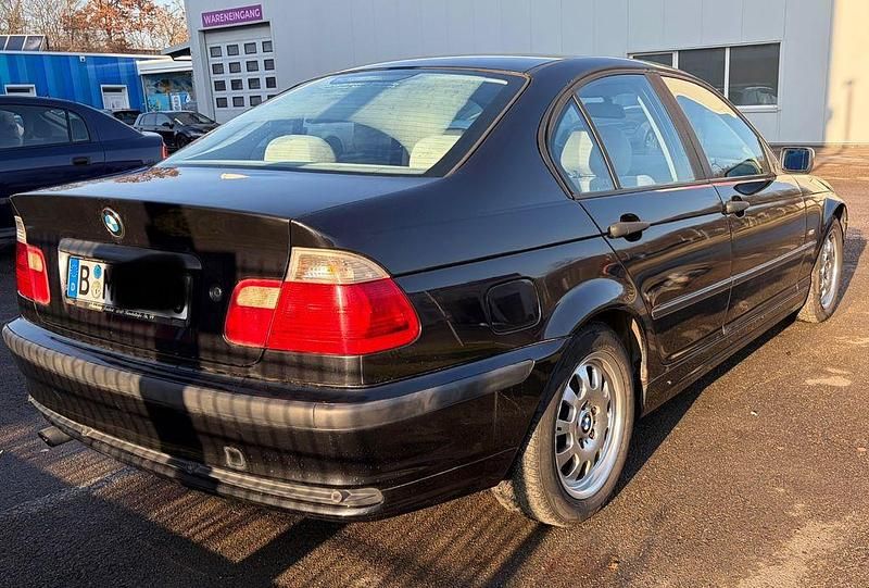 Gebraucht BMW 318 118 PS (86 kW) 2000 Schwarz Limousine