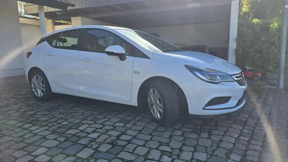 Second-hand Opel Astra 105 CP (77 kW) 2017 Alb Berlinǎ
