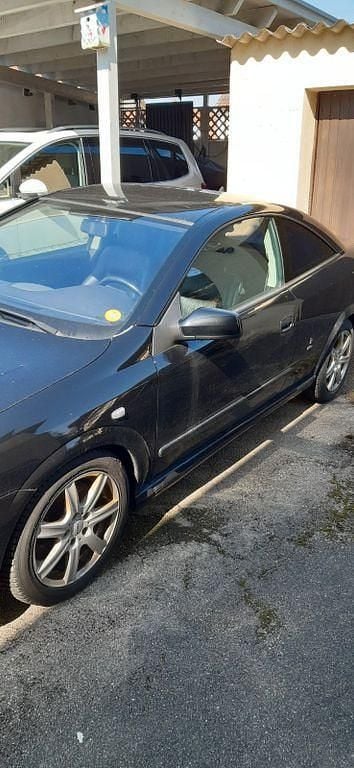 Gebraucht Opel Astra Edition 192 PS (141 kW) 2001 Schwarz Coupé