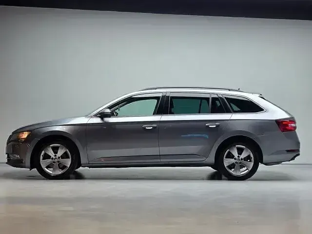 Gebraucht Skoda Superb 150 PS (110 kW) 2019 Grau Kombi