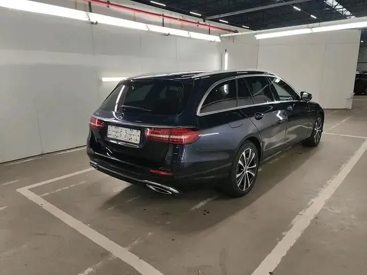 Gebraucht Mercedes E300 320 PS (235 kW) 2022 Blau Limousine