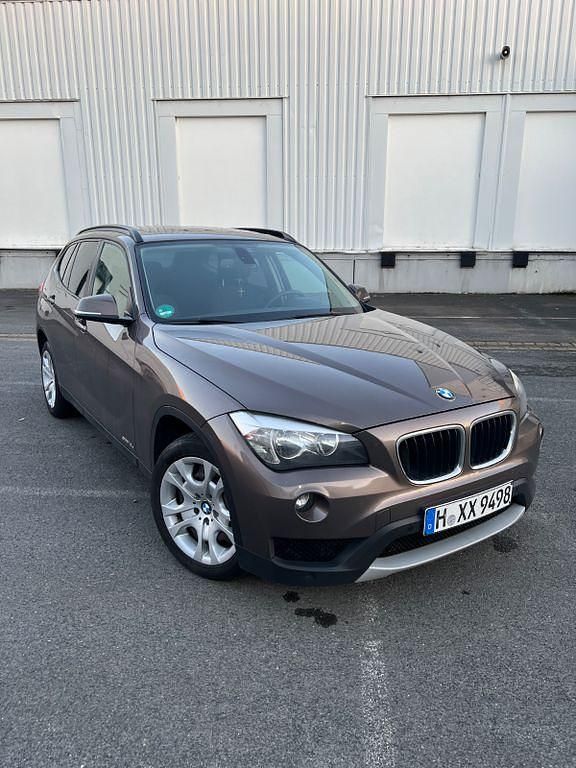 Braun Gebraucht 2013 BMW X1 SUV | 8.999 € (Fairer Preis) - Bild 1/4