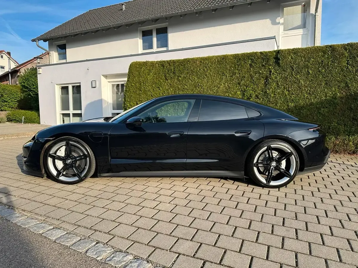Second-hand Porsche Taycan 4S 389 kW (530 CP) 2020 Negru Berlinǎ