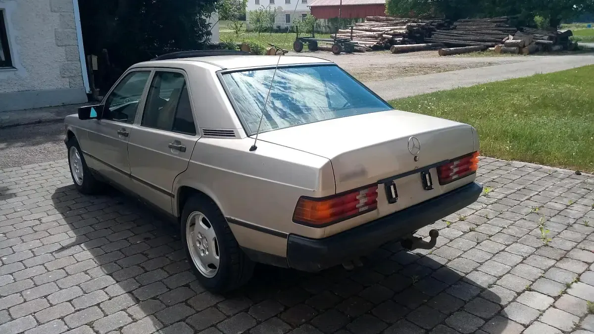 Gebraucht Mercedes 190 122 PS (89 kW) 1987 Silber Limousine
