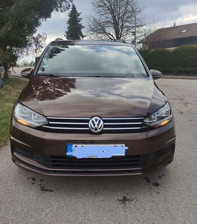 Braun Gebraucht 2016 VW Touran Comfortline Van / Kleinbus | 14.199 € (Fairer Preis) - Bild 1/4