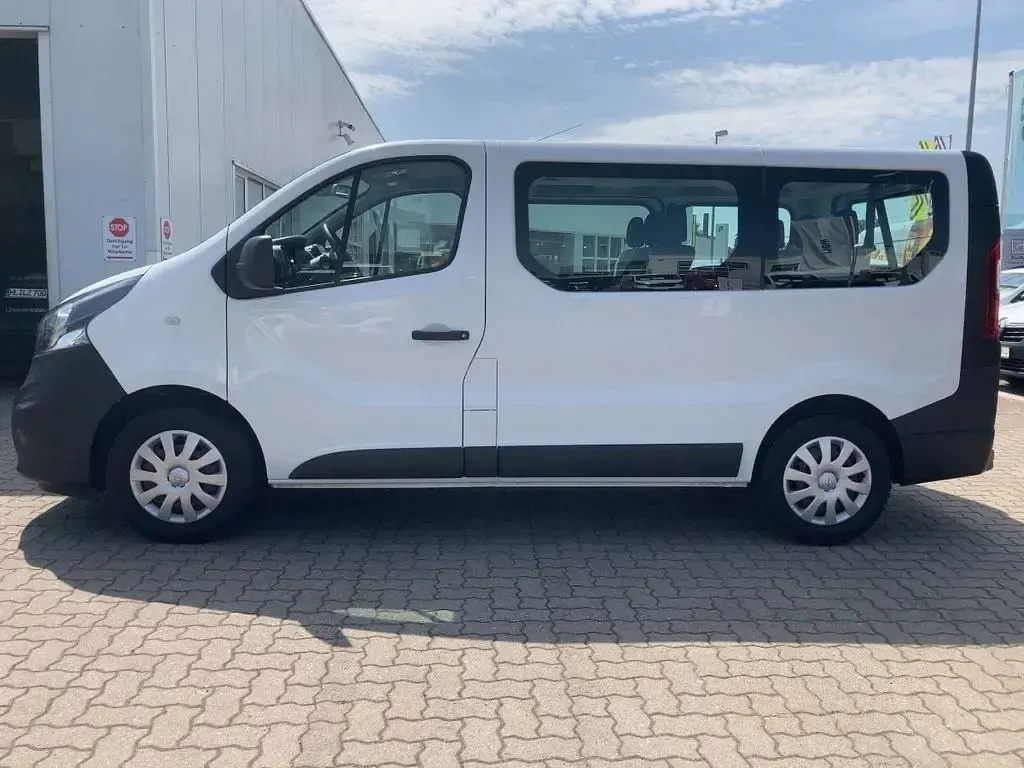 Gebraucht Opel Vivaro 95 PS (69 kW) 2018 Weiß Van / Kleinbus