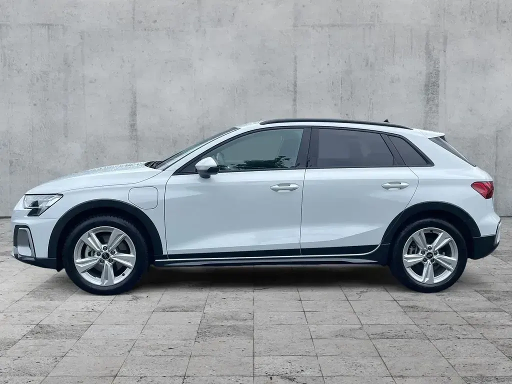 Gebraucht Audi A3 204 PS (150 kW) 2025 Gletscherweiß metallic Limousine