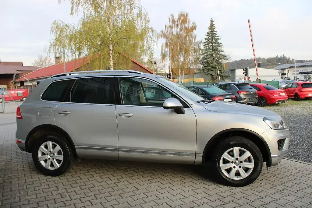 Gebraucht VW Touareg 262 PS (192 kW) 2015 Silber SUV