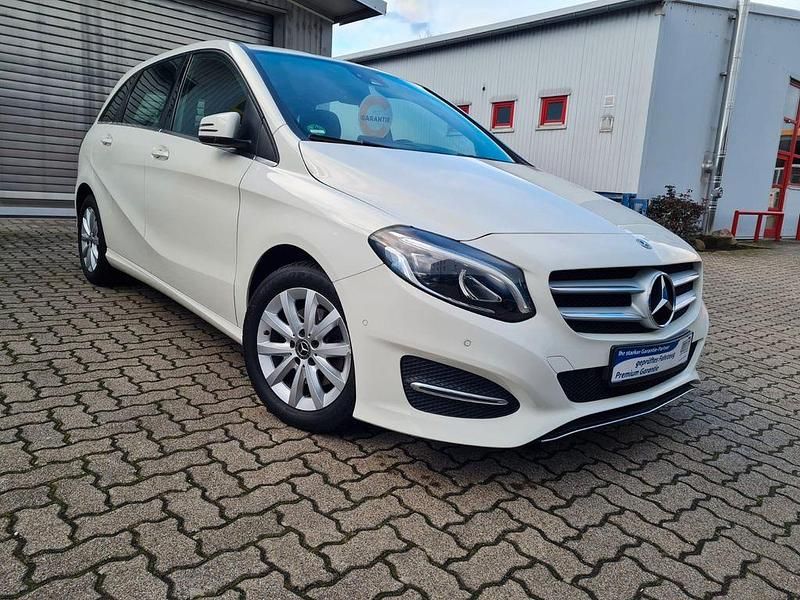 Gebraucht Mercedes B180 122 PS (89 kW) 2018 Weiß Van / Kleinbus