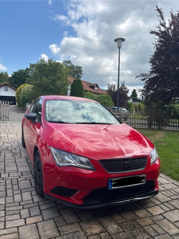 Rot Gebraucht 2014 Seat Leon Reference Limousine | 4.800 € (Guter Preis) - Bild 1/4