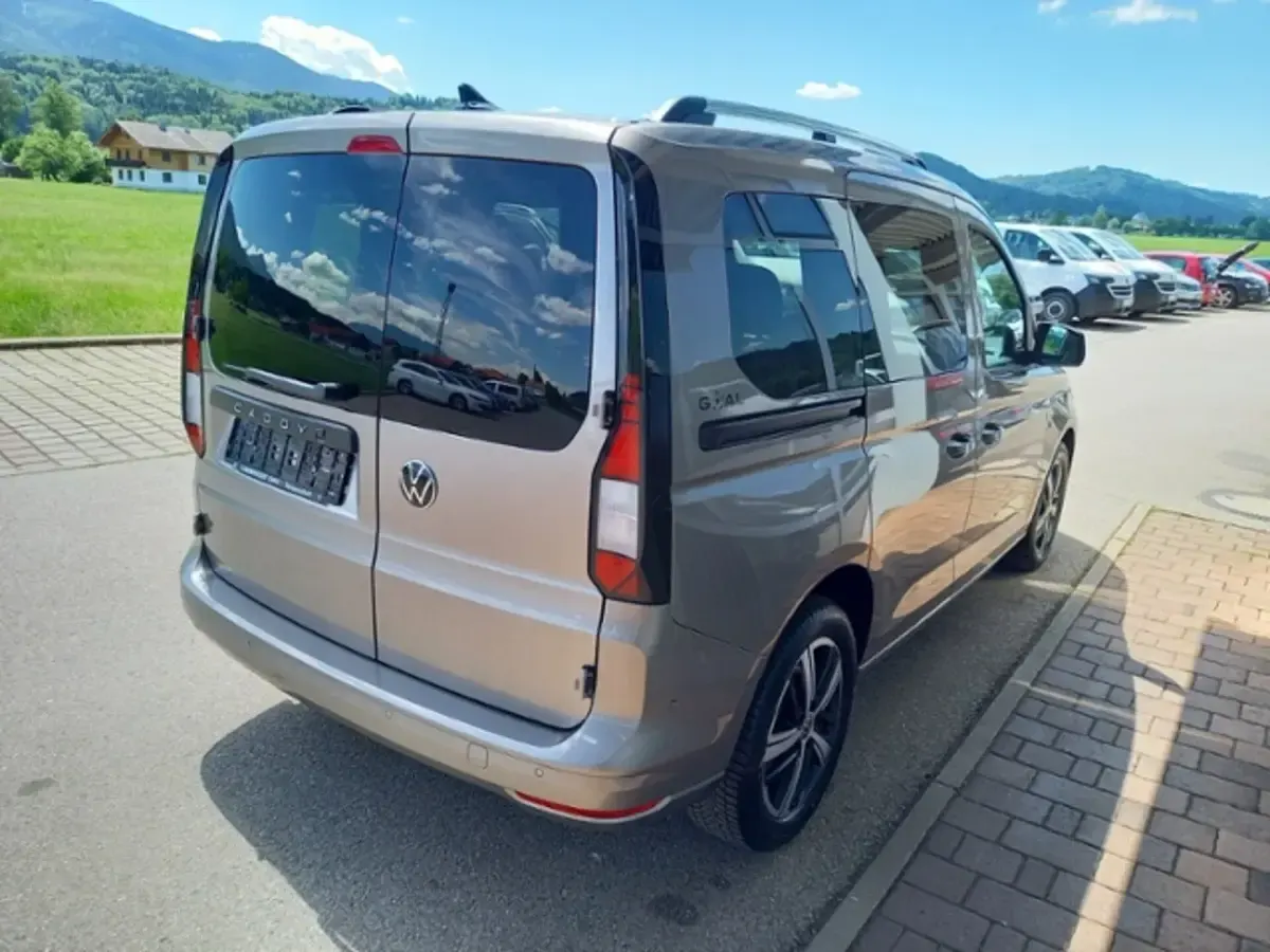Gebraucht VW Caddy Life 102 PS (75 kW) 2025 Mojave beige metallic Van / Kleinbus