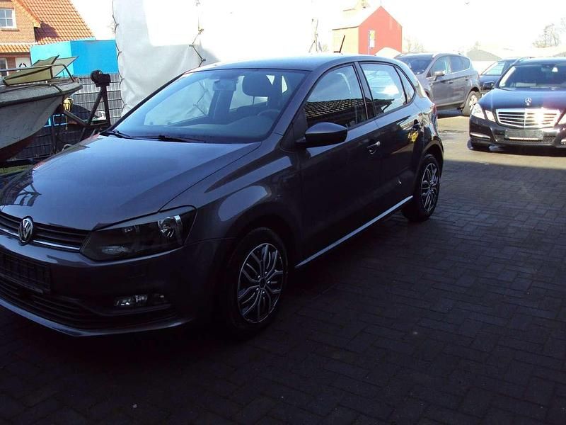 Gebraucht VW Polo Trendline 60 PS (44 kW) 2016 Pepper grey metallic Kleinwagen