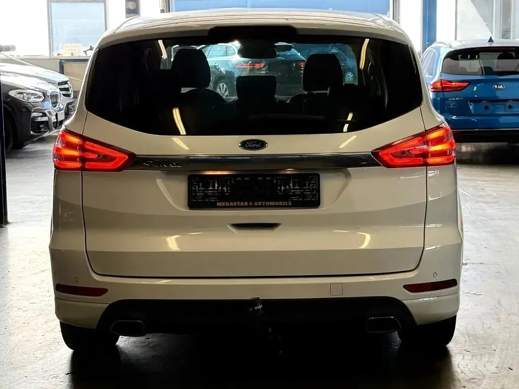 Gebraucht Ford S-MAX Titanium 179 PS (131 kW) 2017 Weiß Van / Kleinbus