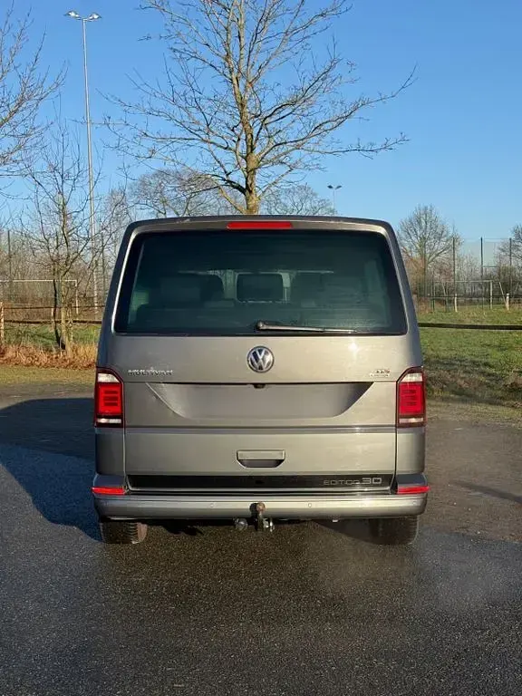 Gebraucht VW Multivan 204 PS (150 kW) 2017 Silber Van / Kleinbus