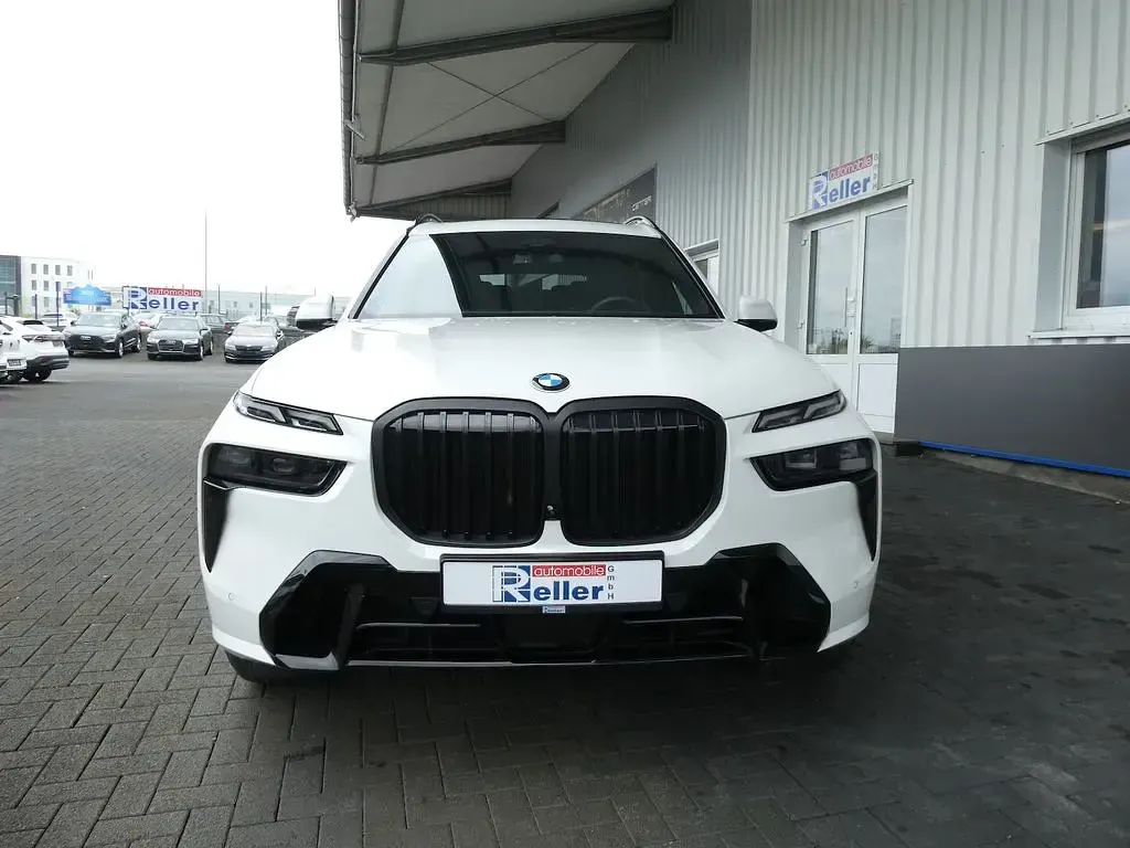 Gebraucht BMW X7 M Sport 352 PS (258 kW) 2024 Weiß SUV