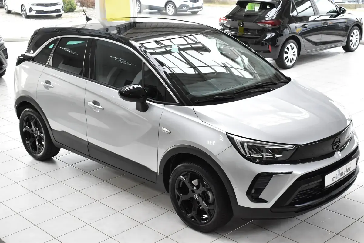 Gebraucht Opel Crossland Elegance 110 PS (80 kW) 2023 Kardio rot met. SUV