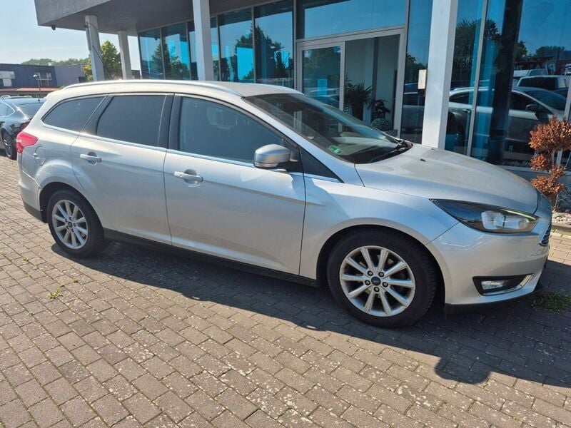 Polarsilber metallic (metallic) Gebraucht 2016 Ford Focus Titanium Kombi | 8.999 € (Guter Preis) - Bild 1/4