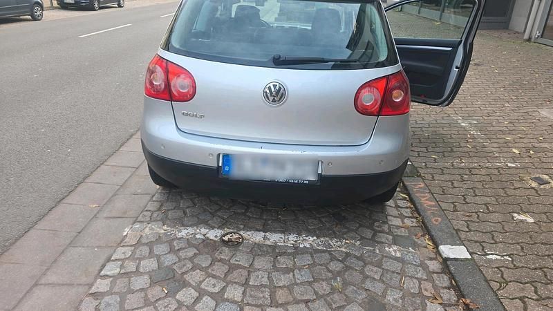 Silber Gebraucht 2006 VW Golf V Kleinwagen | 800 € (Superpreis) - Bild 1/3