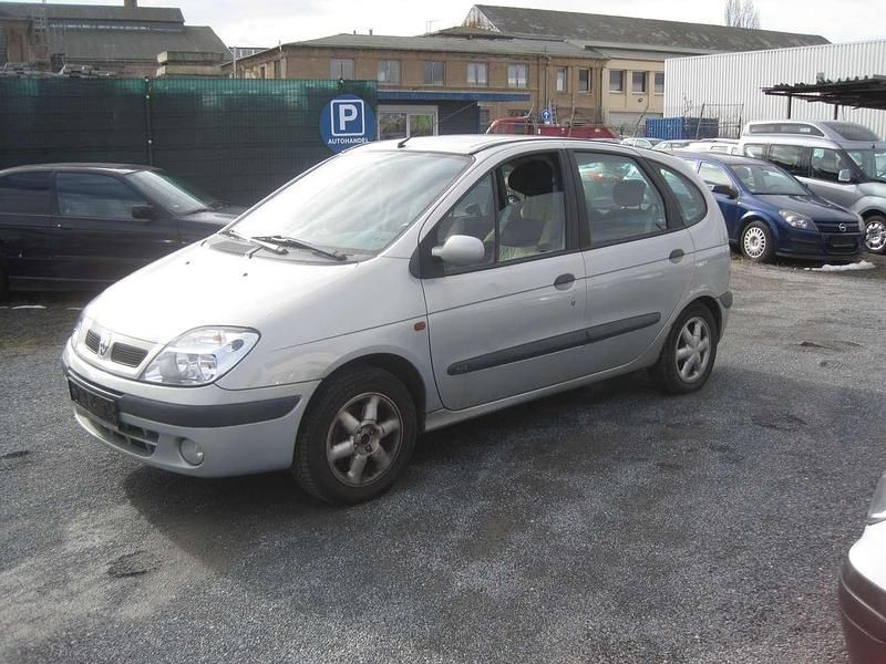 Gebraucht Renault Scénic 107 PS (78 kW) 1999 Silber Van / Kleinbus
