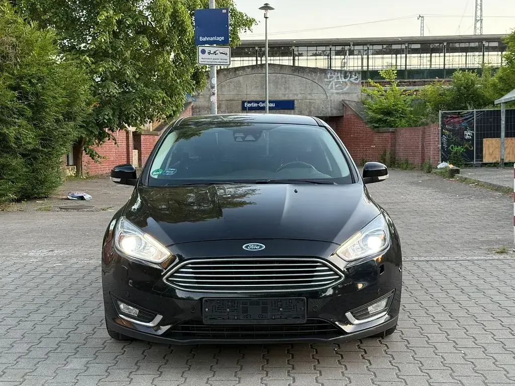 Gebraucht Ford Focus Titanium 150 PS (110 kW) 2015 Schwarz Limousine