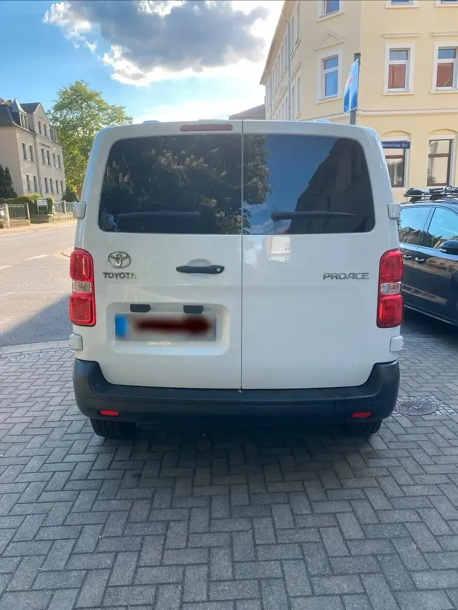 Gebraucht Toyota Proace 106 PS (77 kW) 2023 Weiß Van / Kleinbus