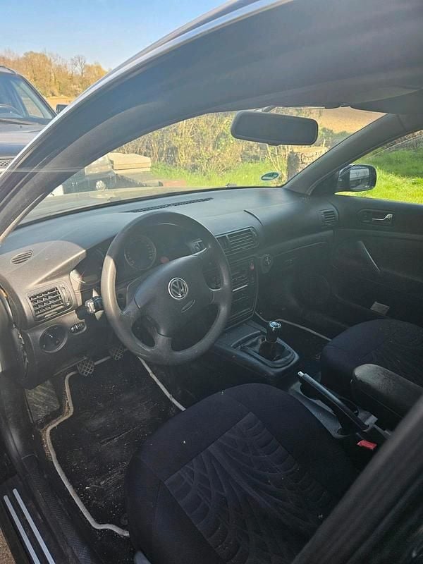 Gebraucht VW Passat 131 PS (96 kW) 2002 Schwarz Kombi