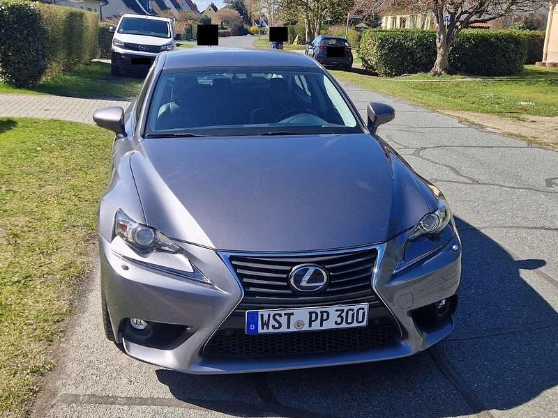 Gebraucht Lexus IS300h 181 PS (133 kW) 2016 Grau Limousine