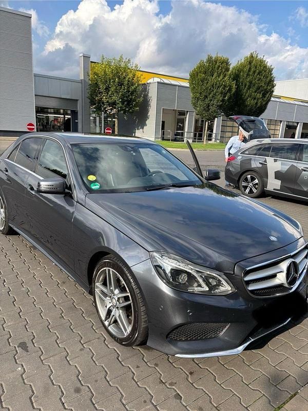 Grau Gebraucht 2015 Mercedes E220 Avantgarde Kombi | 10.500 € (Guter Preis) - Bild 1/4